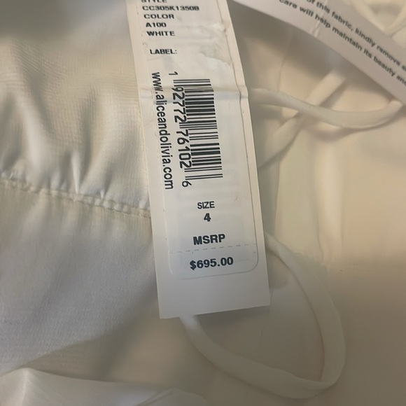 Vanna V-Neck Ruffle Sleeve Maxi Dress
$695
Alice + Olivia - Picture 9 of 9